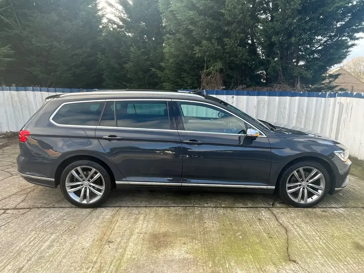 Usado VW Passat GT 150 HP (110 kW) 2018 Cinzento Carrinha