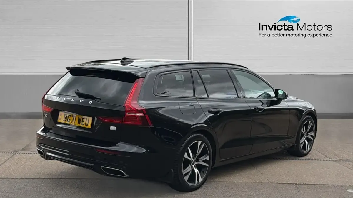 Used Volvo V60 R-Design 340 HP (250 kW) 2021 Black sapphire metallic Estate