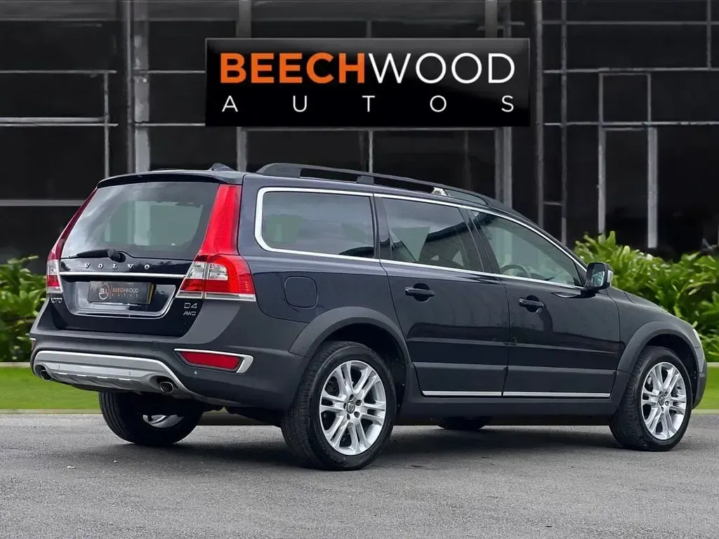 Used Volvo XC70 SE Lux 181 HP (133 kW) 2016 Blue Estate