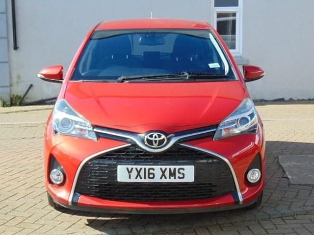 Used Toyota Yaris Design 99 HP (72 kW) 2016 Red Hatchback