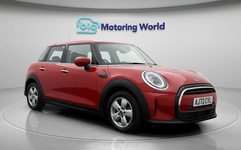 Begagnad Mini Cooper Classic 136 HK (100 kW) 2022 Röd Halvkombi