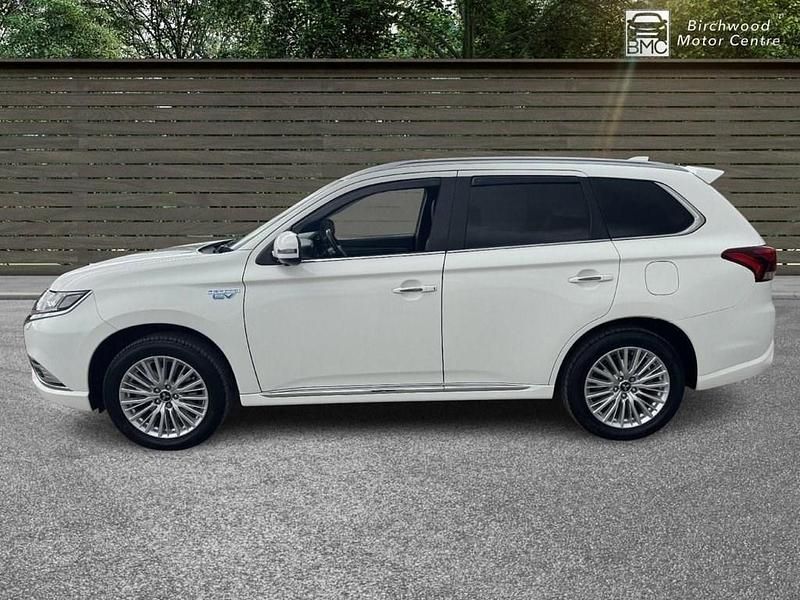 Used Mitsubishi Outlander P-HEV 2018 White SUV