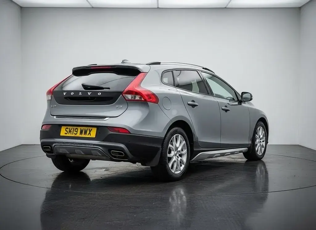 Used Volvo V40 Plus 152 HP (111 kW) 2019 Grey Hatchback