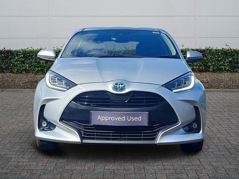 Second-hand Toyota Yaris Hybrid Design 2021 Argintiu Hatchback