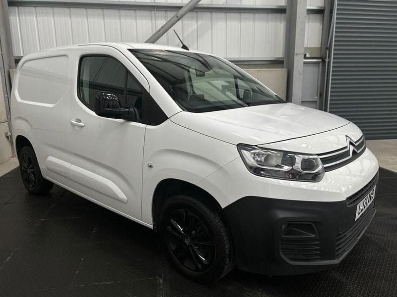 Used Citroën Berlingo 100 HP (73 kW) 2021 White MPV