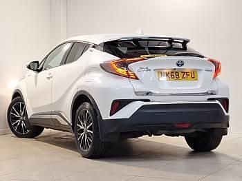 Used Toyota C-HR 122 HP (89 kW) 2018 White SUV