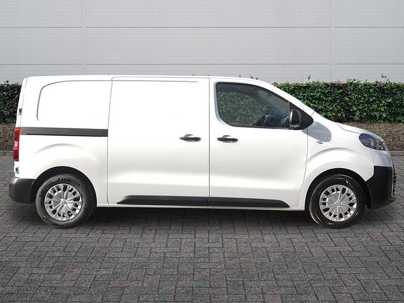 New Toyota Proace 120 HP (88 kW) 2025 White MPV
