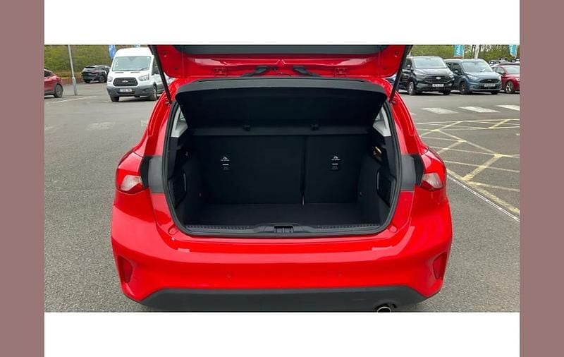 Used Ford Focus Titanium 125 HP (91 kW) 2022 Red Hatchback