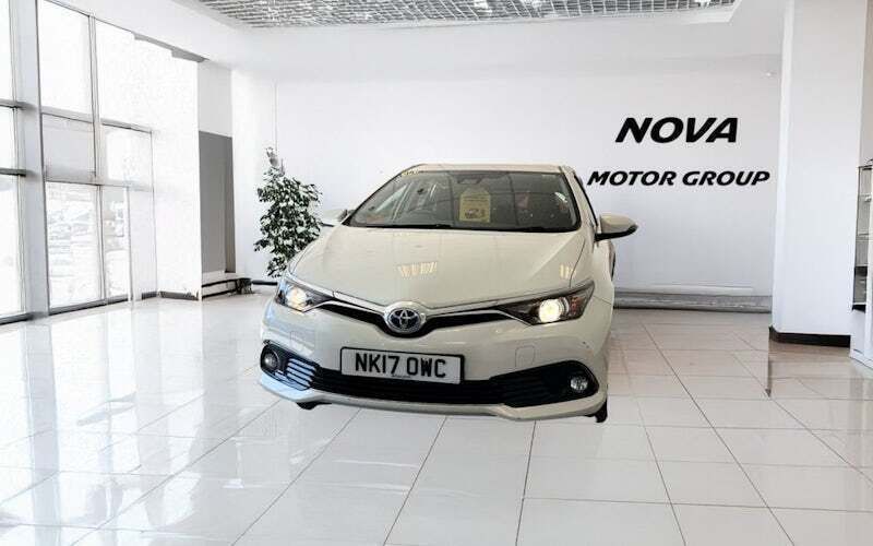 Used 2017 Toyota Auris Hybrid Business Edition Hatchback | £11,750 (Fair price) - Image 1/4