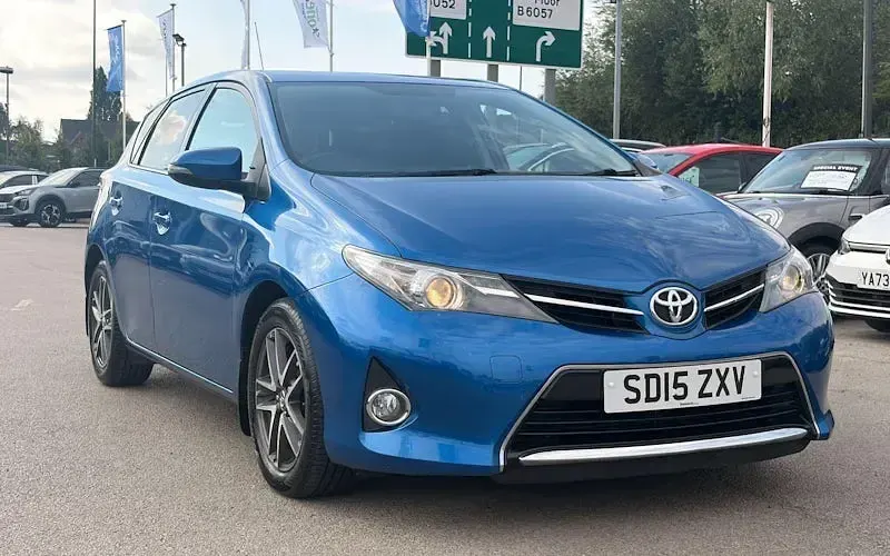 Used Toyota Auris Plus 101 HP (74 kW) 2014 Hatchback