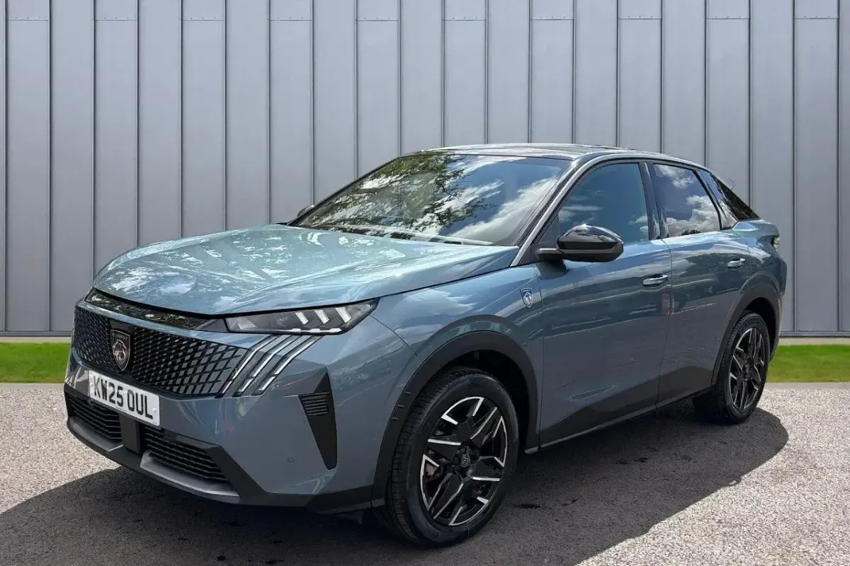 Used Peugeot 3008 GT 134 HP (98 kW) 2025 Blue SUV