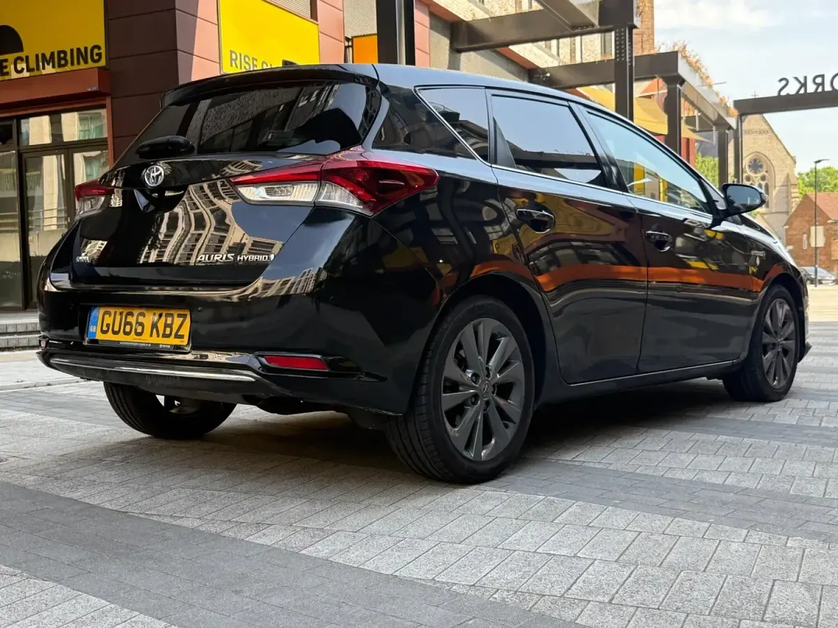 Used Toyota Auris Hybrid 2016 Black Hatchback