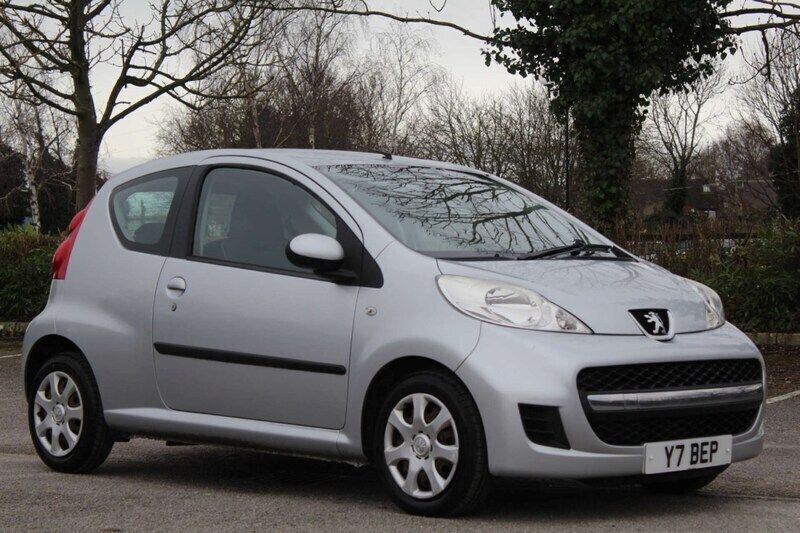 Silver Used 2011 Peugeot 107 Hatchback | £4,490 (Fair price) - Image 1/4