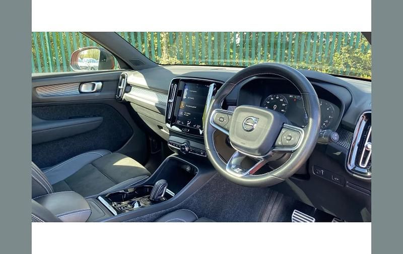 Used Volvo XC40 R-Design Pro 190 HP (139 kW) 2018 Red SUV