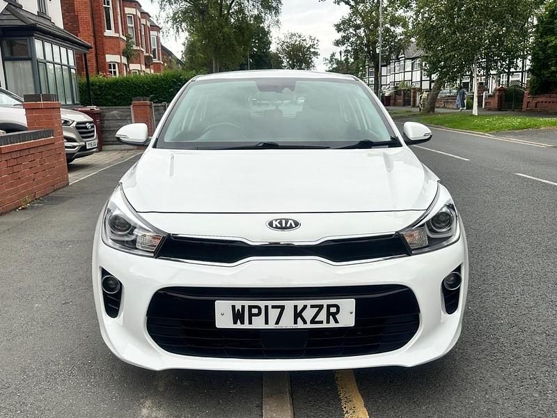 Begagnad Kia Rio 2017 Vit Halvkombi