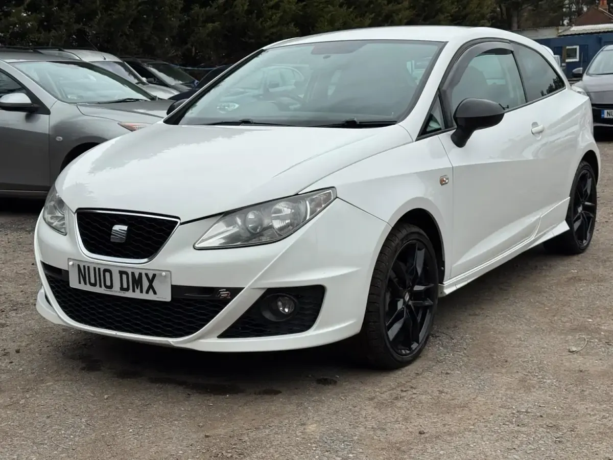 Begagnad Seat Ibiza FR 143 HK (105 kW) 2010 Vit Halvkombi