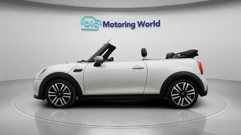 Usado Mini Cooper Cabriolet Exclusive 136 CV (100 kW) 2022 Plateado Descapotable