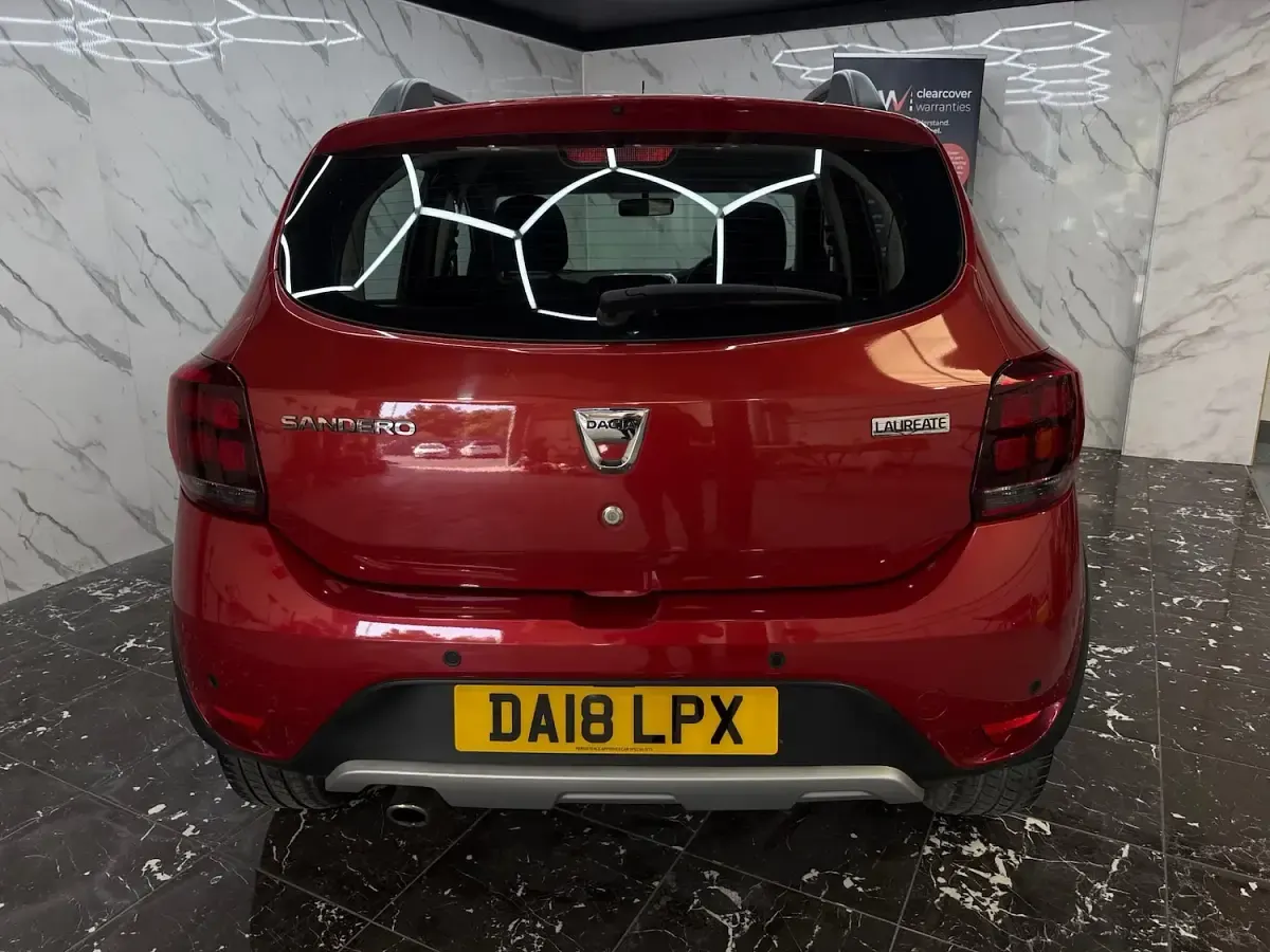 Used Dacia Sandero Lauréate 90 HP (66 kW) 2018 Red Hatchback