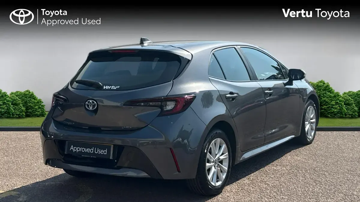 Used Toyota Corolla 178 HP (130 kW) 2025 Decuma grey (metallic paint) Hatchback