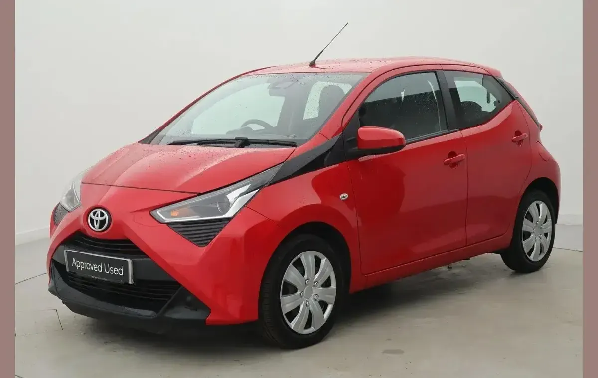Gebraucht Toyota Aygo X-play 72 PS (52 kW) 2020 Rot Kleinwagen