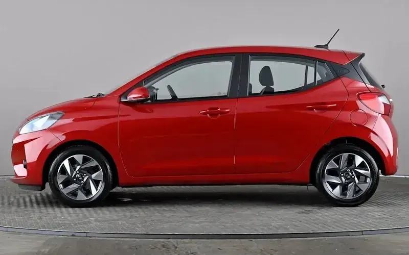 Used Hyundai i10 Advanced 63 HP (46 kW) 2025 Red Hatchback
