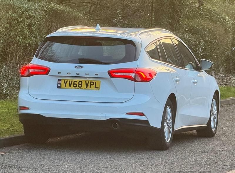 Used Ford Focus Titanium 120 HP (88 kW) 2019 White Estate