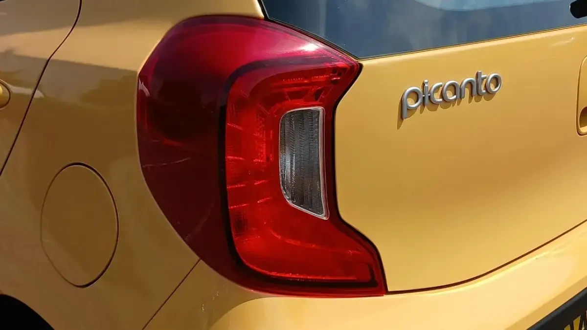 Used Kia Picanto 66 HP (48 kW) 2024 Yellow Hatchback