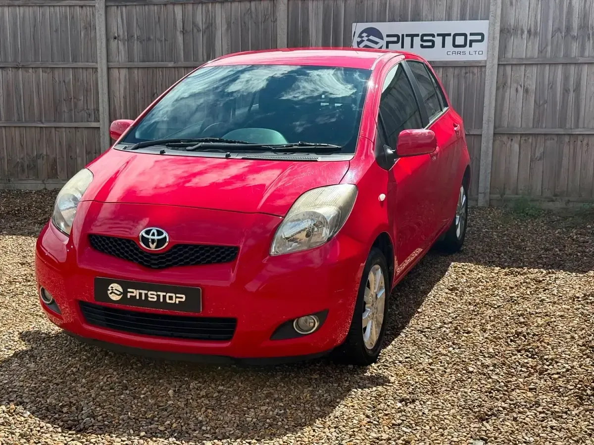 Used Toyota Yaris 2011 Red Hatchback