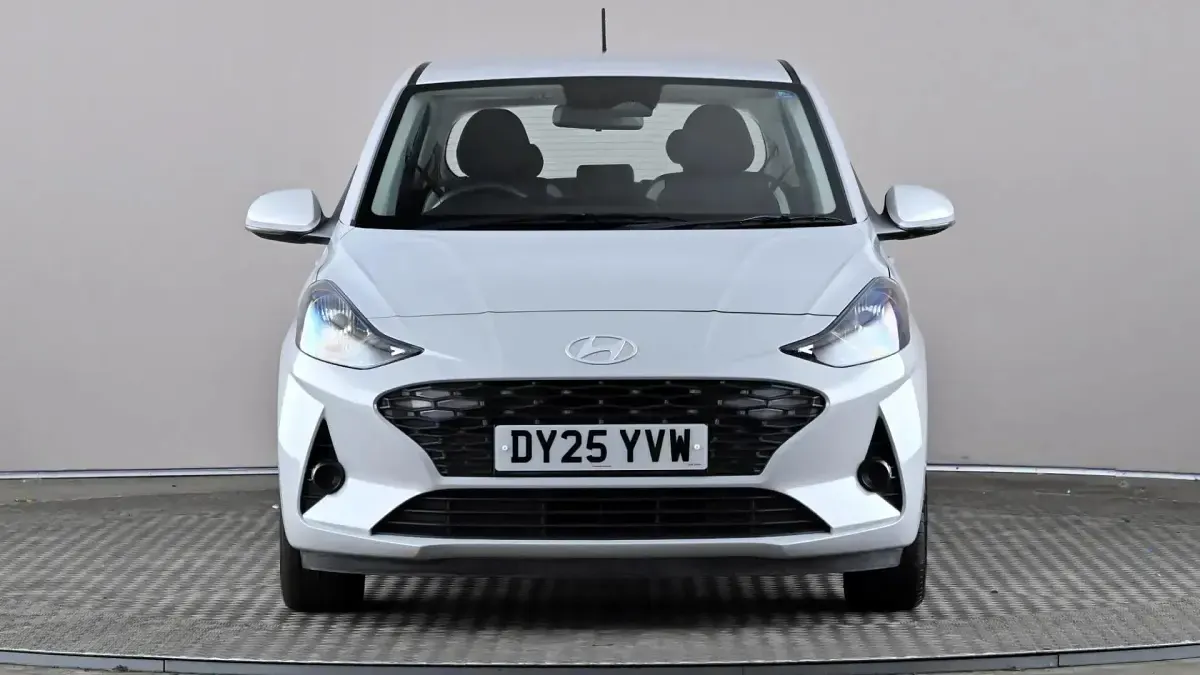 Usado Hyundai i10 Advanced 63 HP (46 kW) 2025 Cinzento Citadino