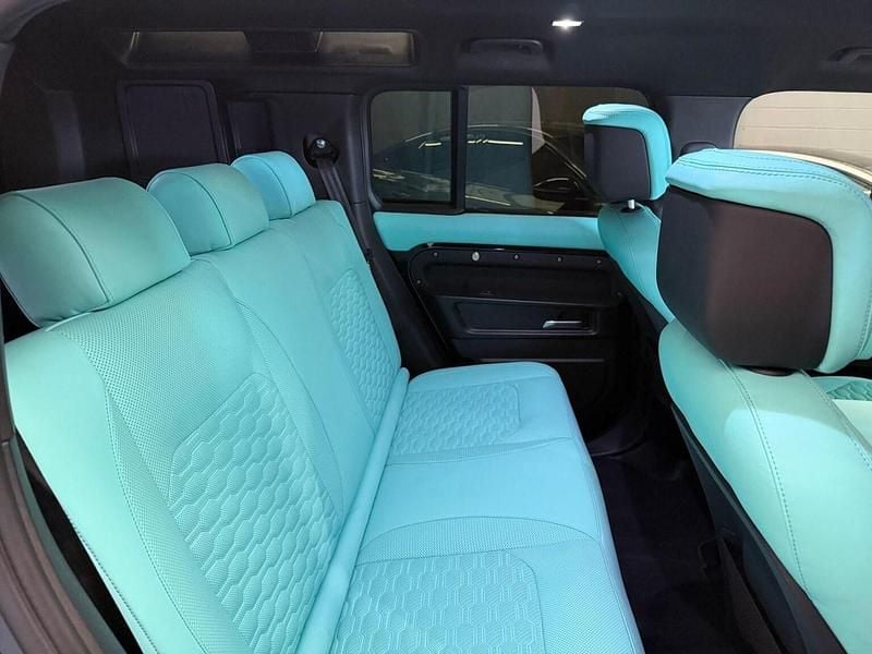 Usado Land Rover Defender HSE Dynamic 296 HP (217 kW) 2024 Preto SUV
