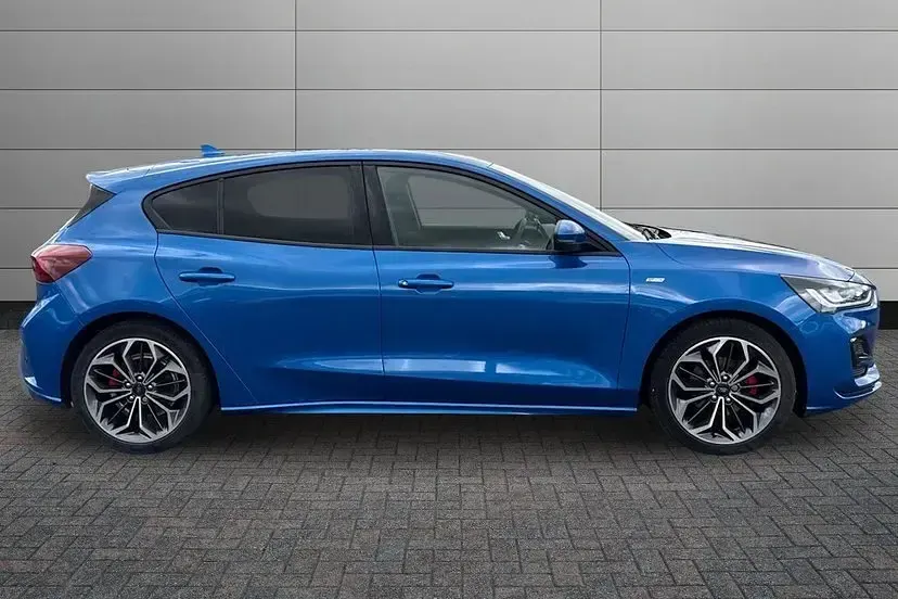 Used Ford Focus ST-Line X 155 HP (114 kW) 2023 Blue Hatchback