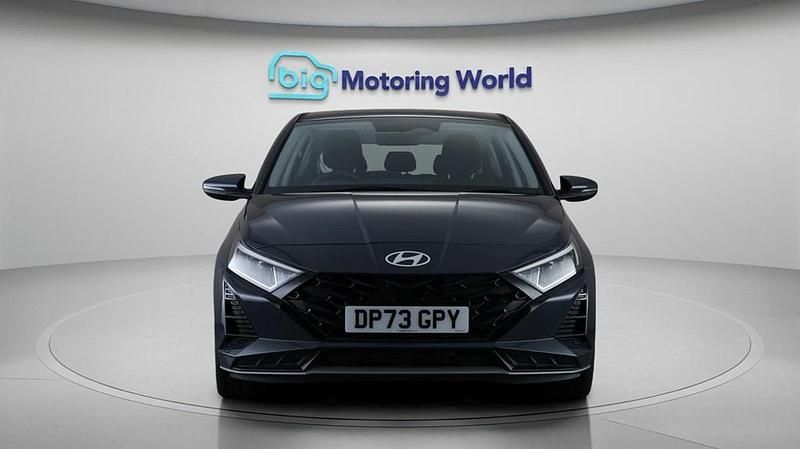 Used Hyundai i20 Advanced 100 HP (73 kW) 2023 Grey Hatchback