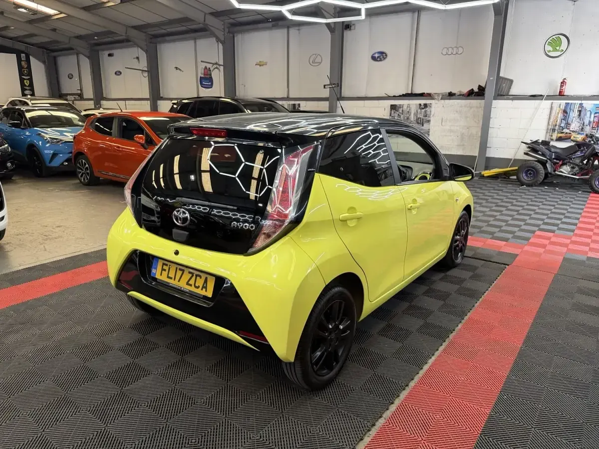 Used Toyota Aygo X-cite 69 HP (50 kW) 2017 Yellow Hatchback