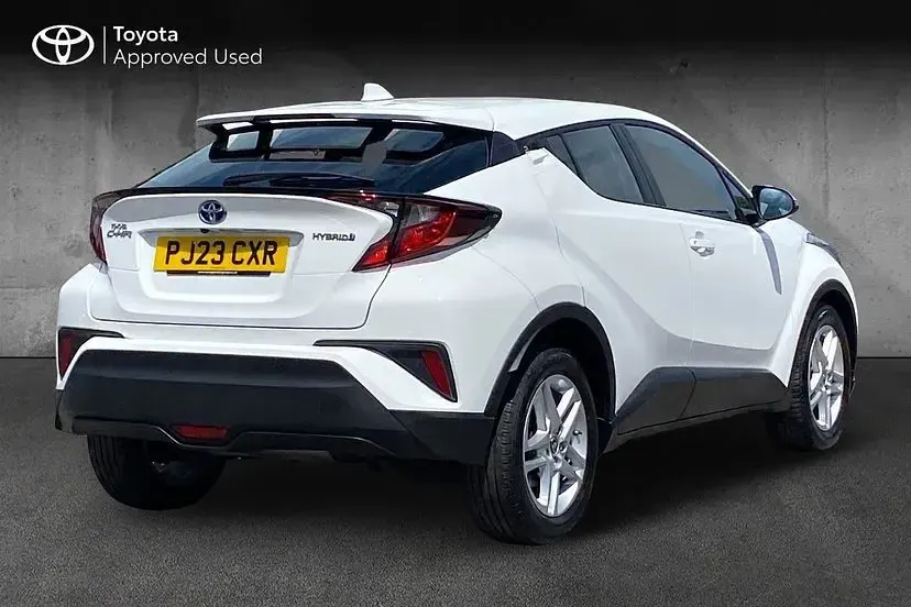 Used Toyota C-HR 122 HP (89 kW) 2023 Pure white SUV