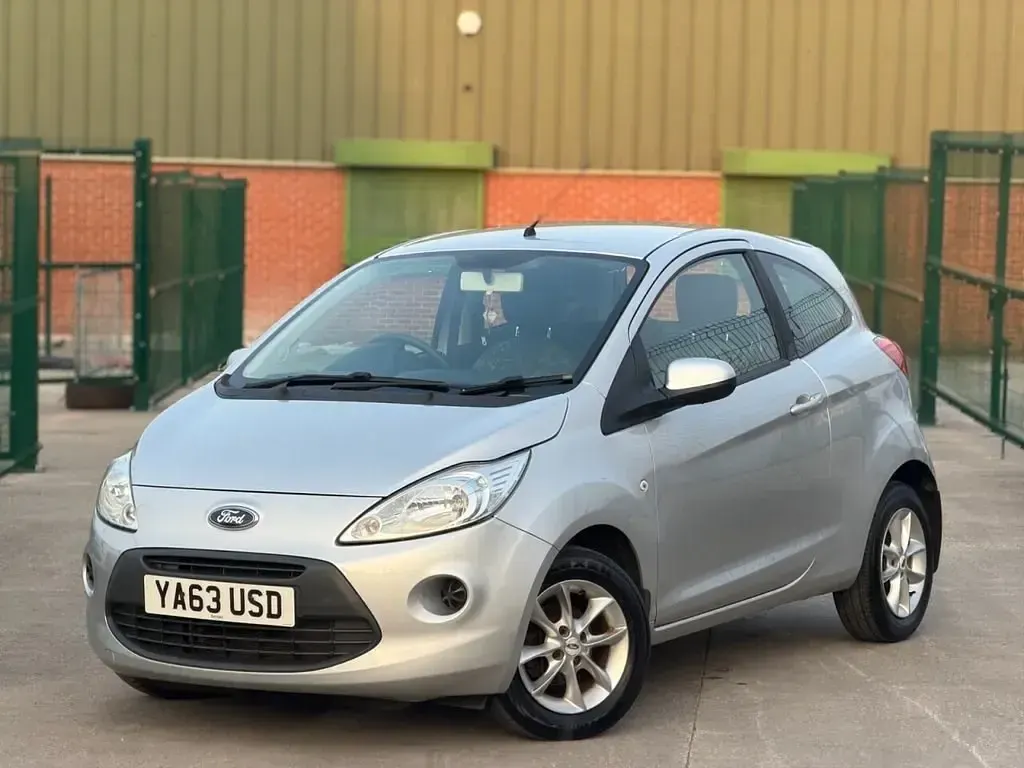 Usado Ford Ka S 69 HP (50 kW) 2014 Prateado Citadino
