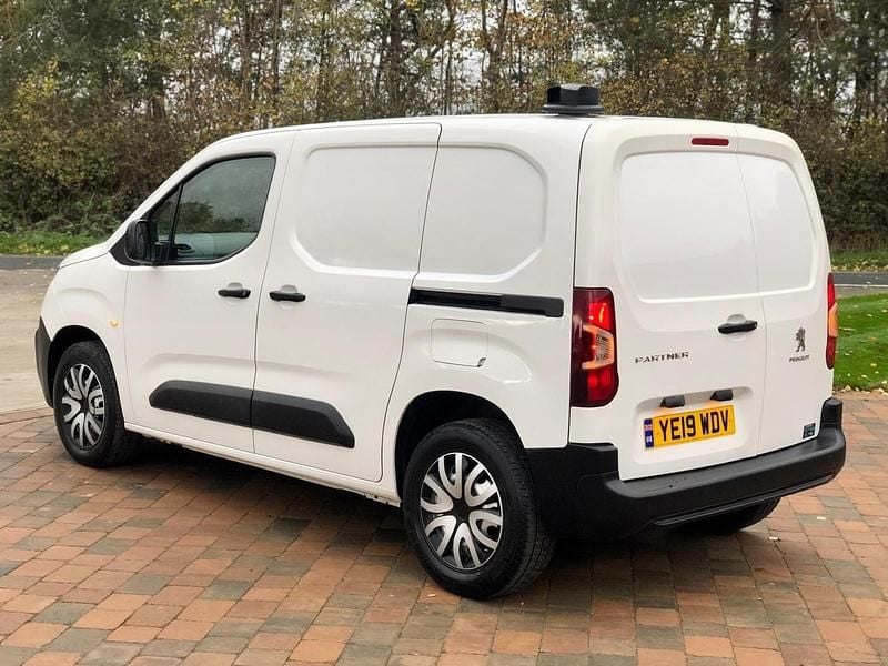 Second-hand Peugeot Partner 2019 Alb Monovolum
