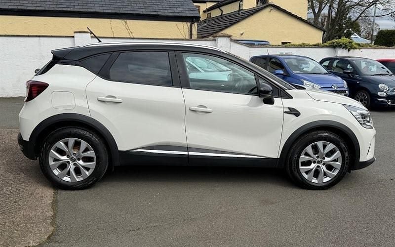 Second-hand Renault Captur Iconic 131 CP (96 kW) 2020 Alb SUV