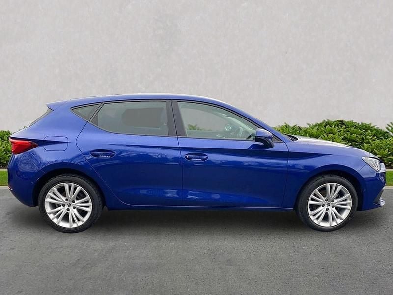 Used Seat Leon SE Dynamic 130 HP (95 kW) 2020 Blue Hatchback