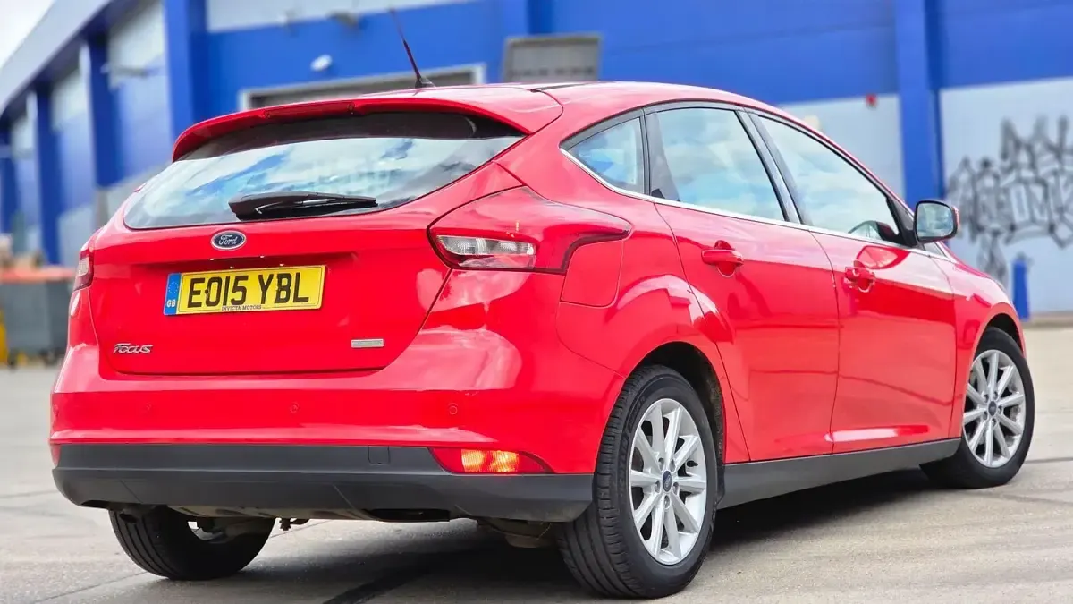 Used Ford Focus Titanium 125 HP (91 kW) 2015 Red Hatchback