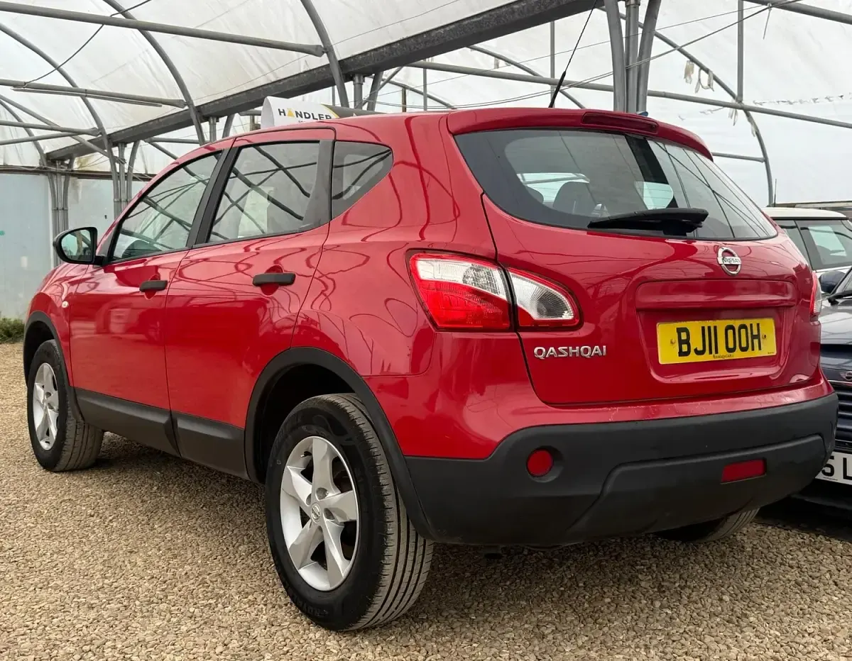 Used Nissan Qashqai Visia 117 HP (86 kW) 2011 Red SUV
