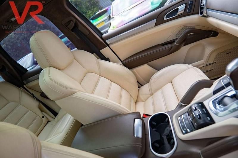 Used Porsche Cayenne 500 HP (367 kW) 2012 Purple SUV