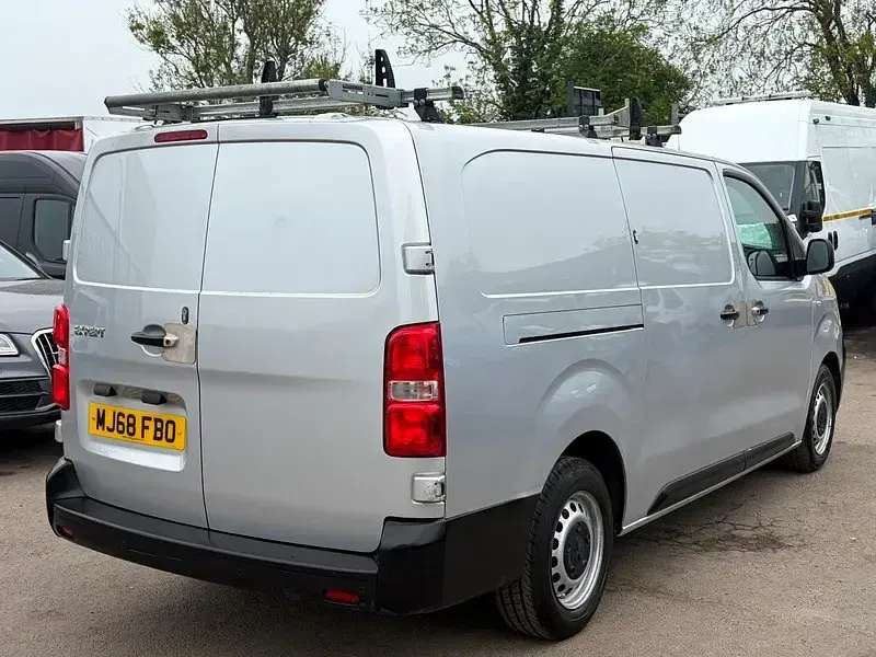 Used Peugeot Expert 120 HP (88 kW) 2018 Silver Van