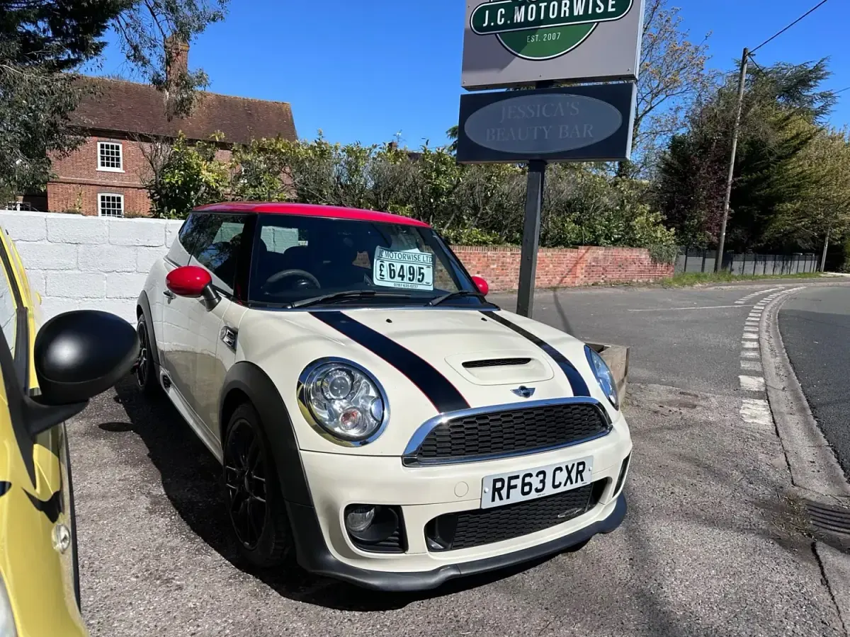 Używany Mini John Cooper Works Hatch 2014 Biały Hatchback