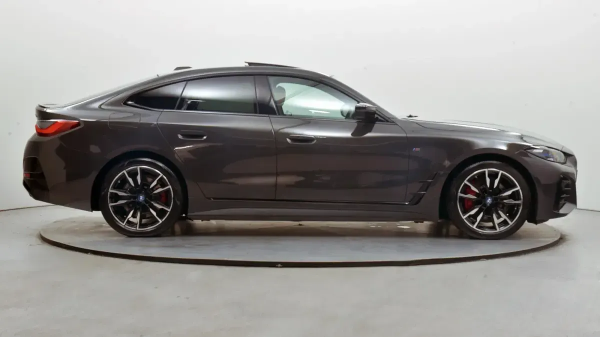 Begagnad BMW i4 Shadowline 400 kW (544 HK) 2023 Grå Sedan