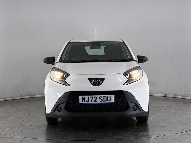 Used Toyota Aygo X PURE 72 HP (52 kW) 2022 White SUV