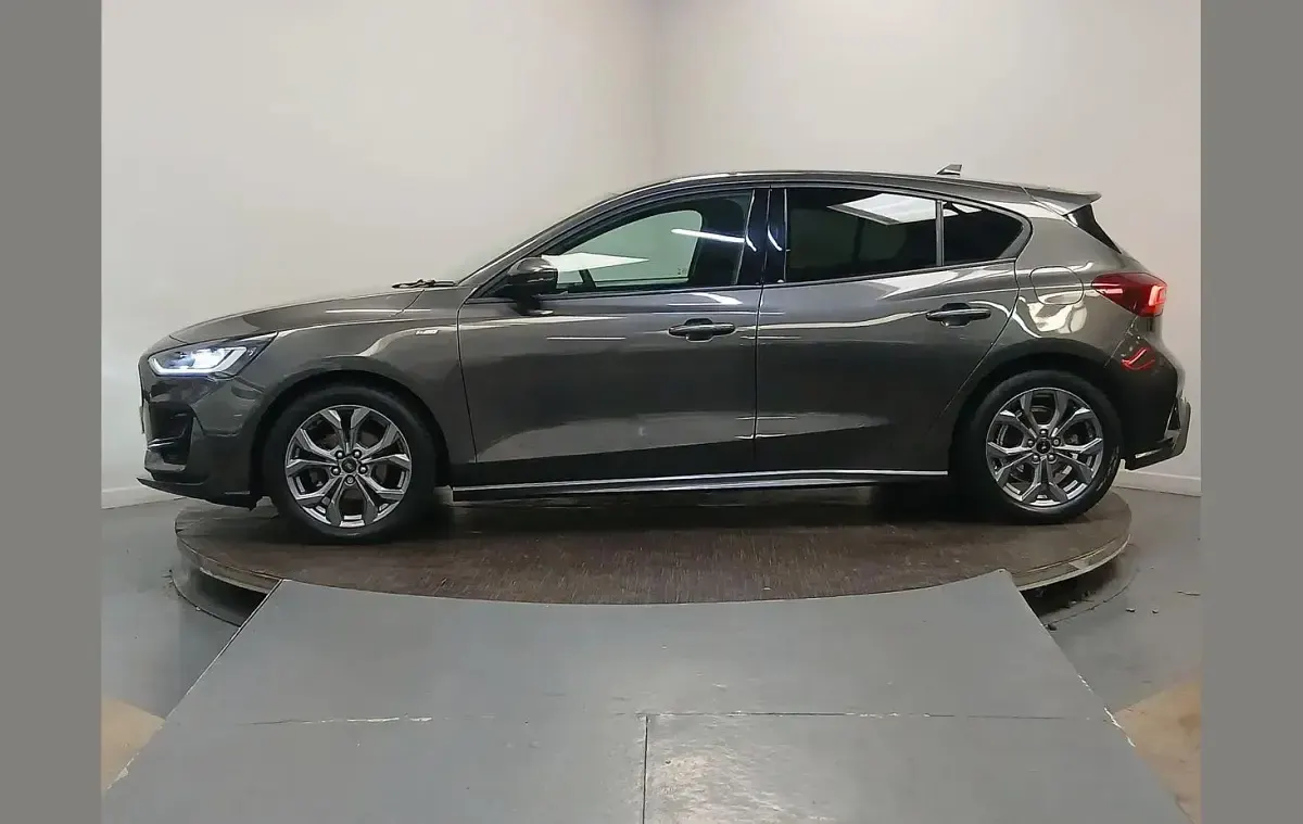 Used Ford Focus ST-Line 123 HP (90 kW) 2023 Grey Hatchback