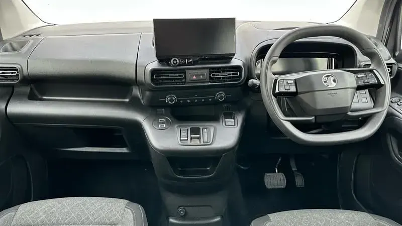 Używany Vauxhall Combo Design Edition 100 kW (136 KM) 2024 Czarny Minivan