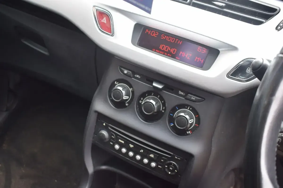 Used Citroën C3 VTR Sport 75 HP (55 kW) 2010 Silver Hatchback