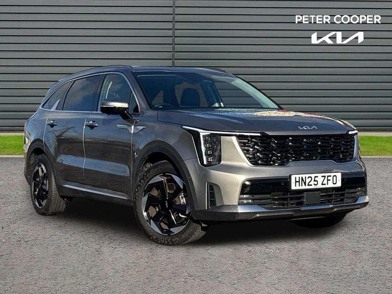 Grey Used 2025 Kia Sorento SUV | £42,491 (A bit pricey) - Image 1/4