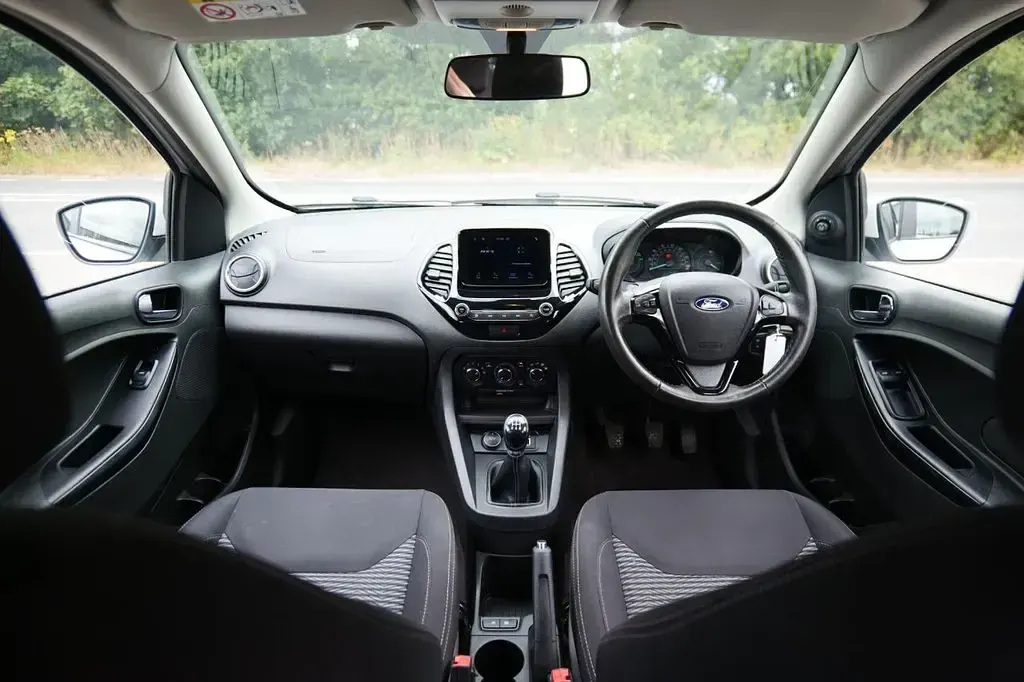 Used Ford Ka Plus Zetec 85 HP (62 kW) 2019 White Hatchback